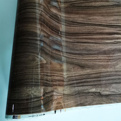 Vinyl PVC tấm với kết cấu gỗ nổi bật, lý tưởng để bọc khung cửa hồ sơ hoặc hình dạng bất thường khác